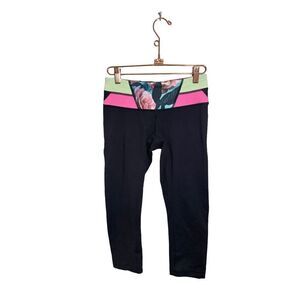 Lululemon Wunder Under Crop‎ Reversible Capri Leggings Size 4 Black Floral Band